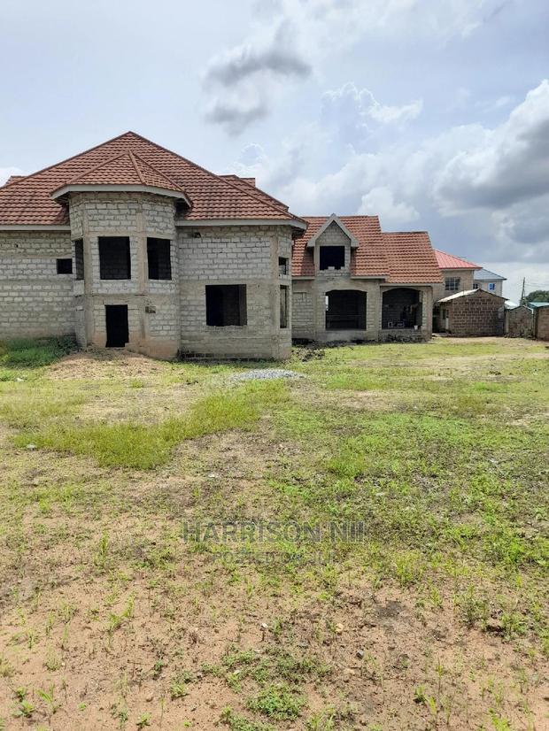 5bdrm Mansion in Amasaman, Accra Metropolitan for sale