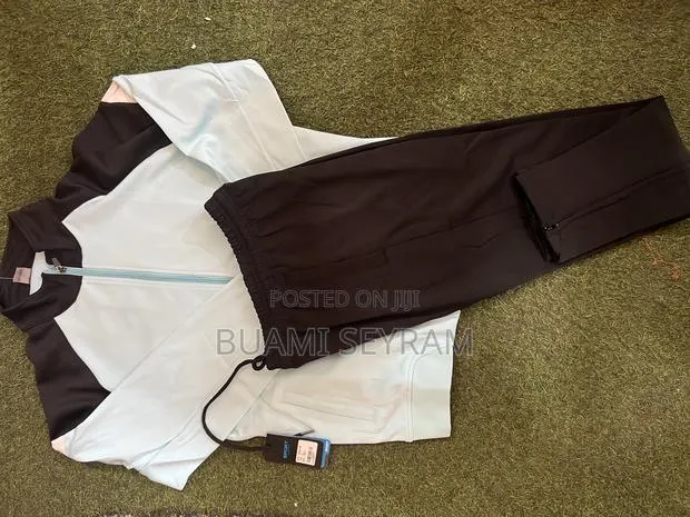 Sports Tracksuit · Photo 1