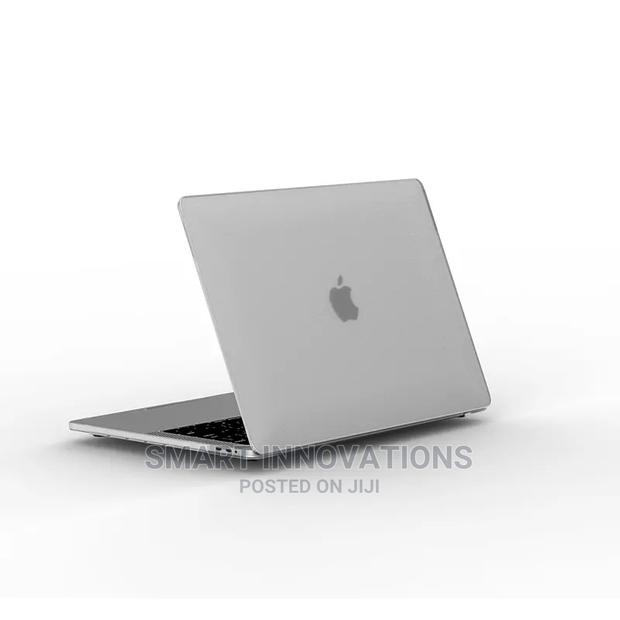Macbook Air 13.6 Inch (2022model) Ishield Case · Photo 2