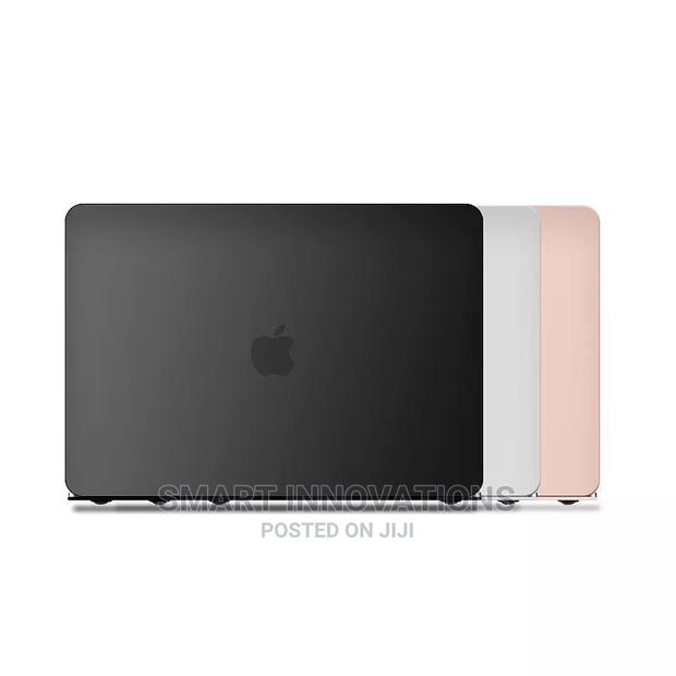 Macbook Air 13.6 Inch (2022model) Ishield Case · Photo 1