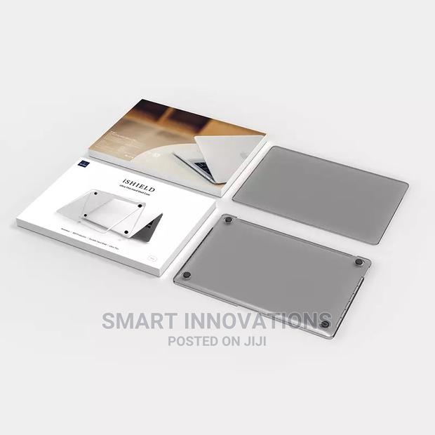 Macbook Air 13.6 Inch (2022model) Ishield Case · Photo 4