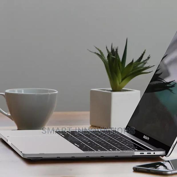 Macbook Air 13.6 Inch (2022model) Ishield Case · Photo 3