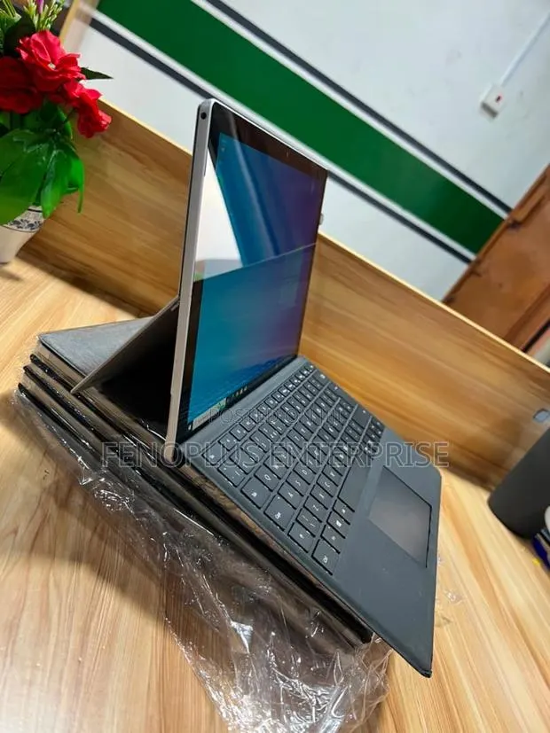 Laptop Microsoft Surface Pro 7 8GB Intel Core i5 SSD 256GB · Photo 1