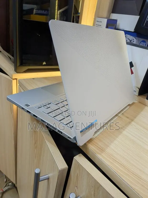 Laptop Asus ROG Zephyrus G14 16GB AMD Ryzen 7 SSD 512GB · Photo 1