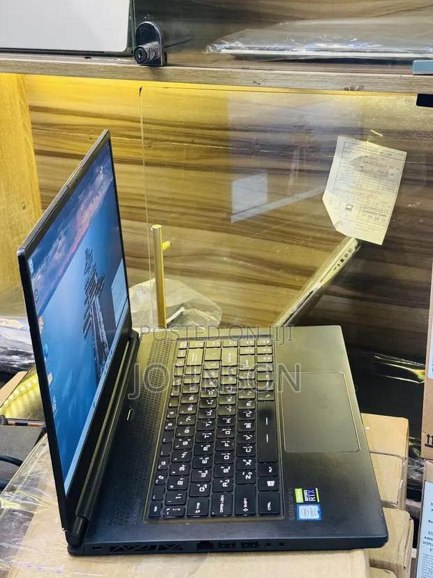Laptop MSI GS65 Stealth Thin 8RF 16GB Intel Core i7 SSD 512GB · Photo 1