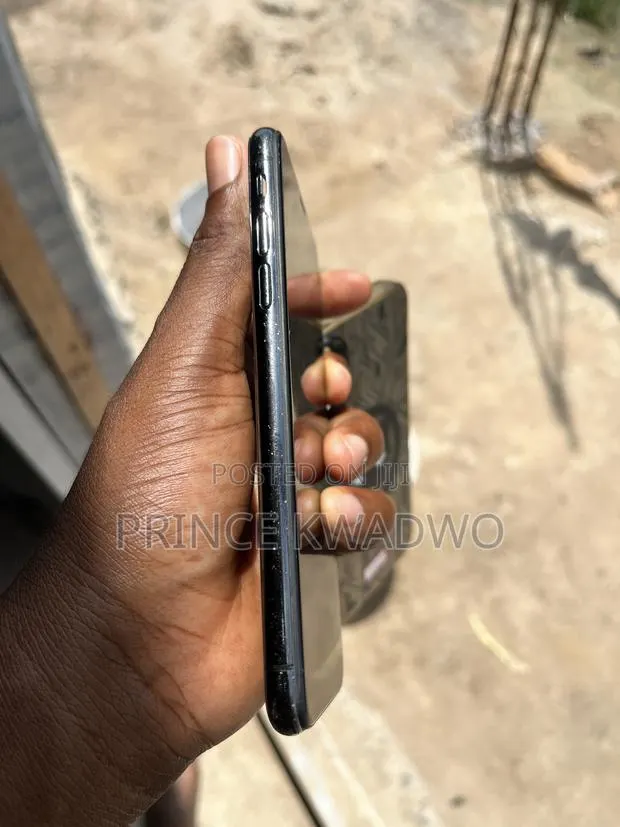 Apple iPhone X 64 GB Black · Photo 1
