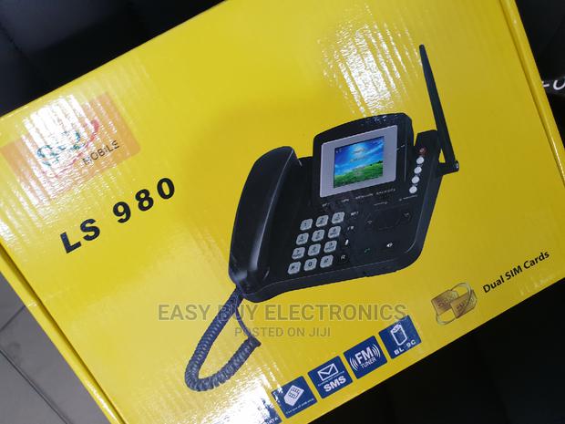 Feel the Latest Dual Mobile Phone · Photo 1