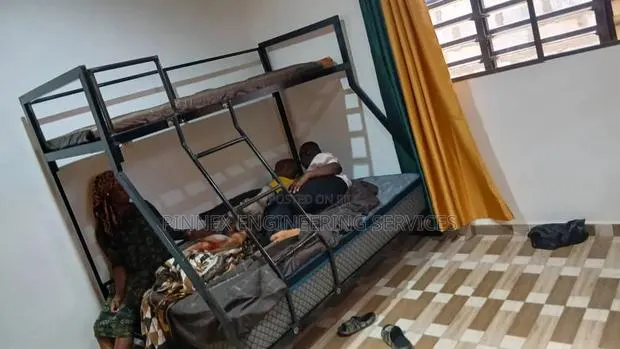 Space-Saving Bunk Beds –11/2 · Photo 1