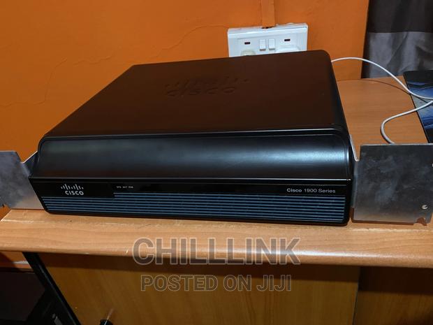 Cisco 1941 Integrated Services Router · Photo 4