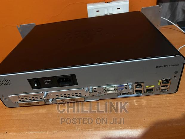 Cisco 1941 Integrated Services Router · Photo 7