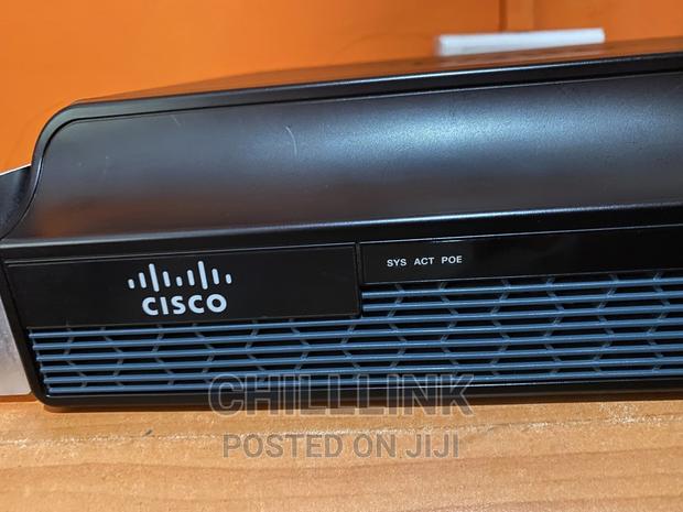 Cisco 1941 Integrated Services Router · Photo 2