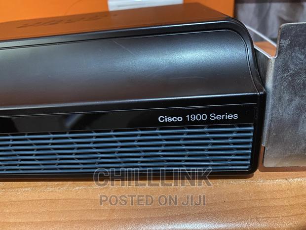 Cisco 1941 Integrated Services Router · Photo 3