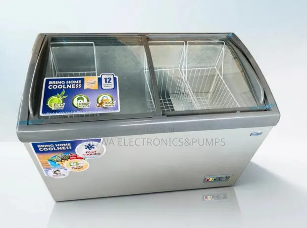 Storing Up to 239-Litre Display Chest Freezer · Photo 1