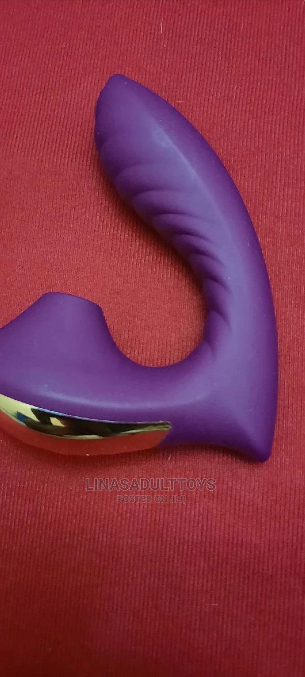 Silicone Dildo and a Clit Sucker for Women · Photo 3