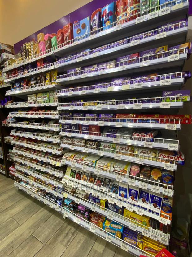 Supermarket Shelves · Photo 5