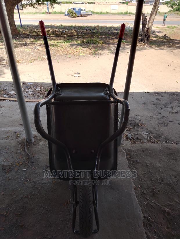 Quality Foreign Wheelbarrow · Photo 3
