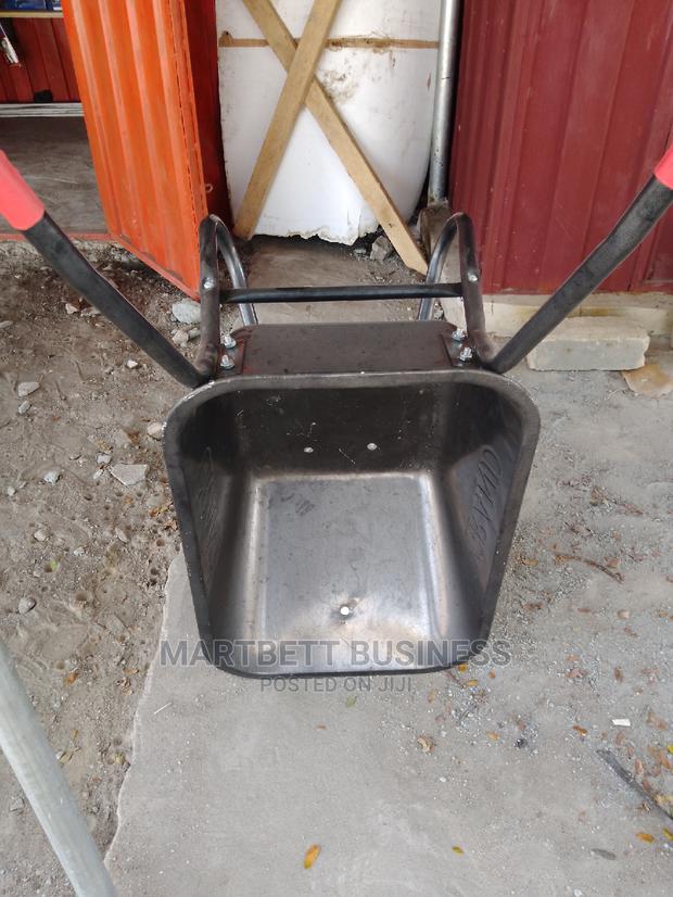 Quality Foreign Wheelbarrow · Photo 2