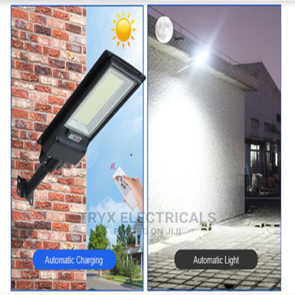 300w Solar Street Light With Remote Control - Black · Photo 8