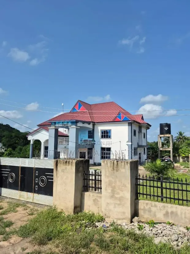 5bdrm House in Beautiful House, Cape Coast Metropolitan for sale · Photo 1