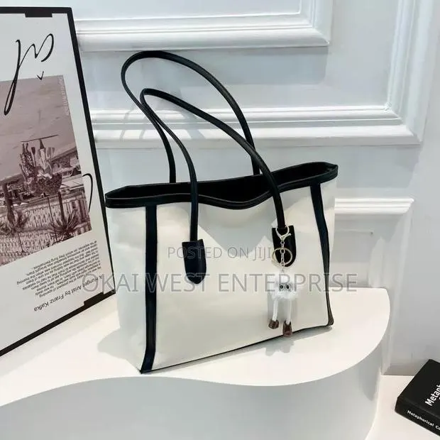 Chic Spacious: 2025 Retro Elegant Tote Bag for Every Occasion · Photo 1