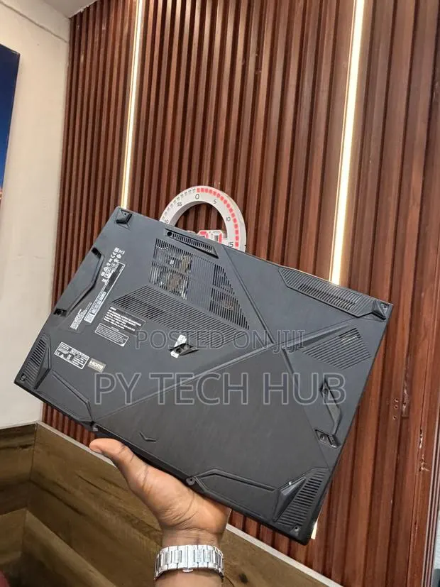 Laptop MSI GF63 24GB Intel Core i5 SSD 512GB · Photo 1