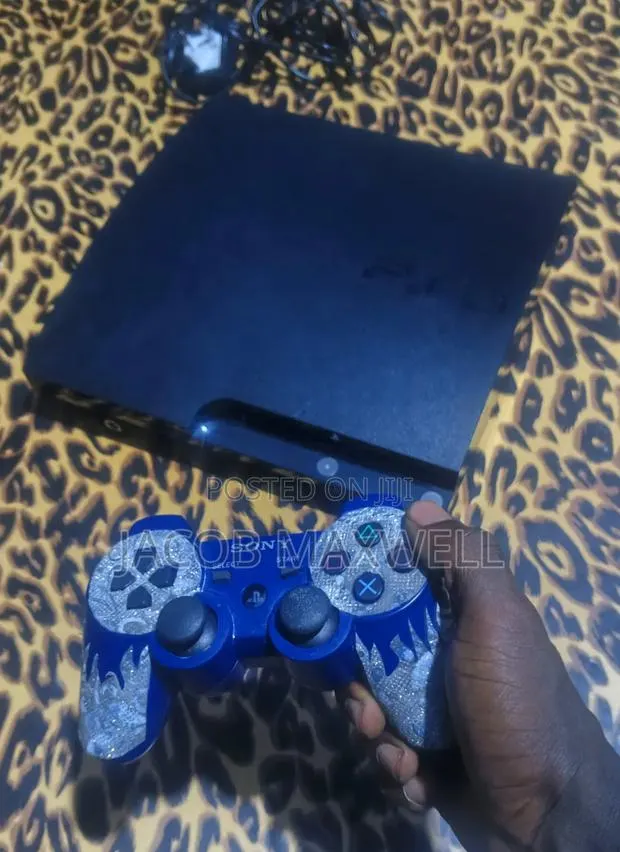 PS3 Slim (Neat) · Photo 1