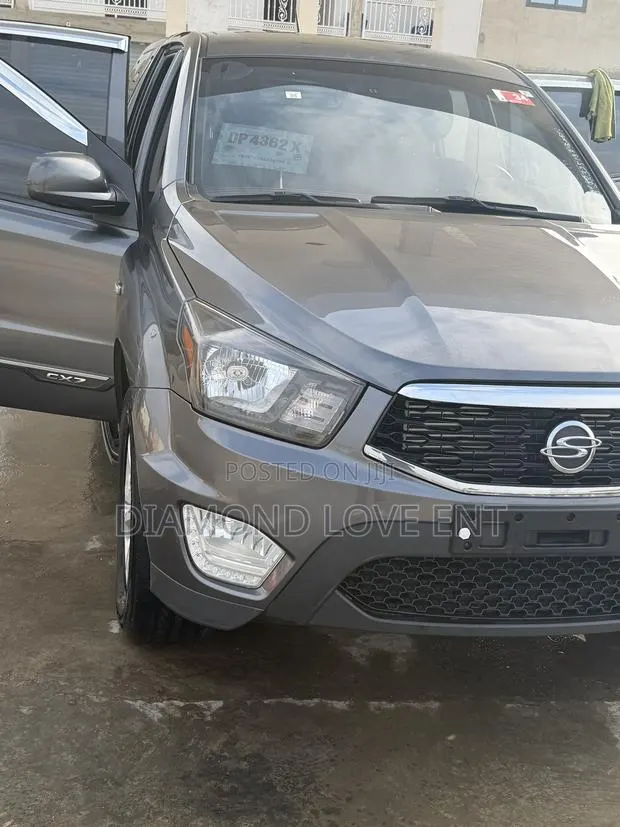 SsangYong Korando 2018 Gray · Photo 1