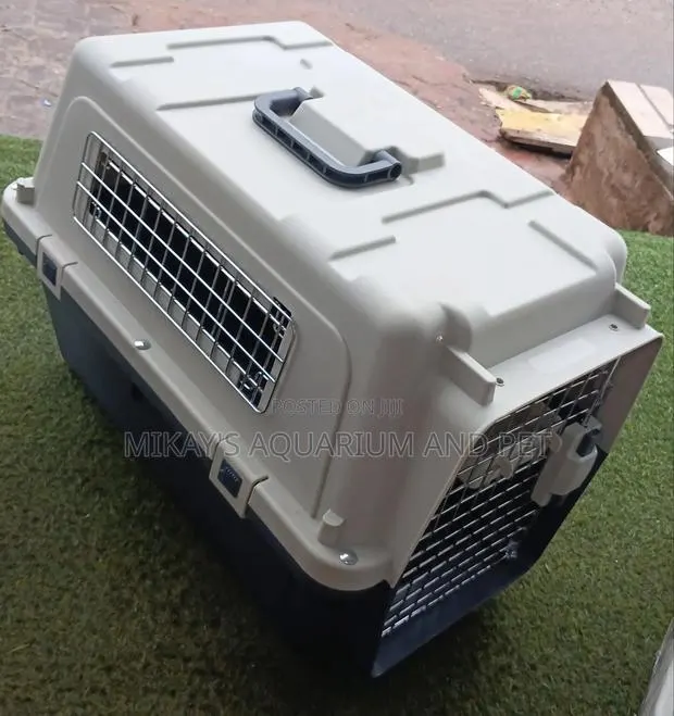 Durable Plastic Dog and Cats Travellers · Photo 1