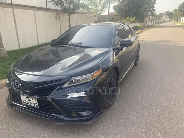 Toyota Camry 2018 Black · Photo 1