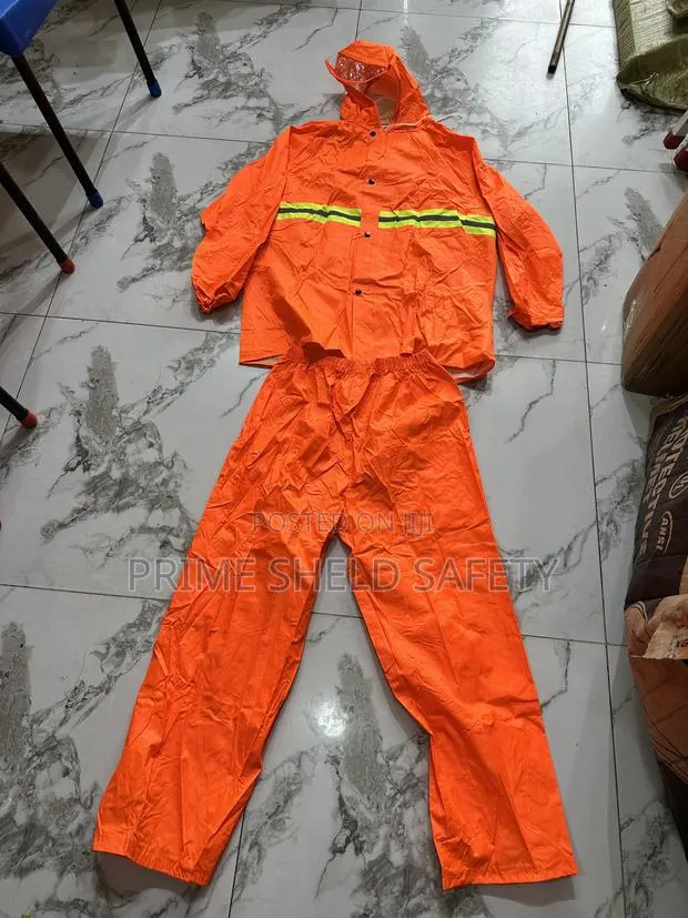 Orange Reflective Rain Suit · Photo 1