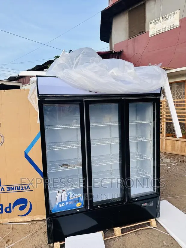 Vertical Freestanding Display Fridge 3doors Pearl PVC-150 · Photo 1