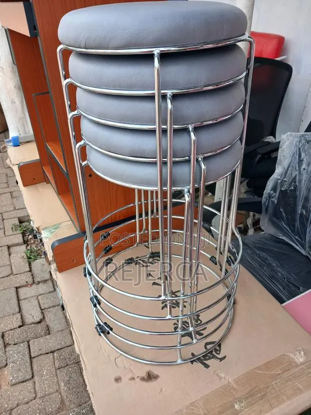 Affordable Round Chair · Photo 1