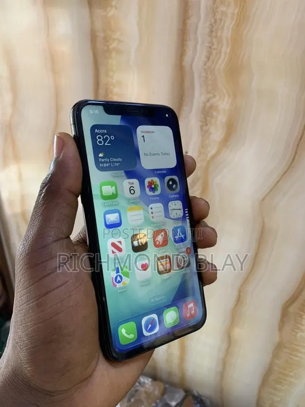 Apple iPhone 11 Pro 64 GB Black · Photo 1