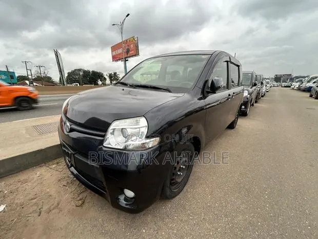 Toyota Sienta 1.5 FWD 2012 Maroon · Photo 1