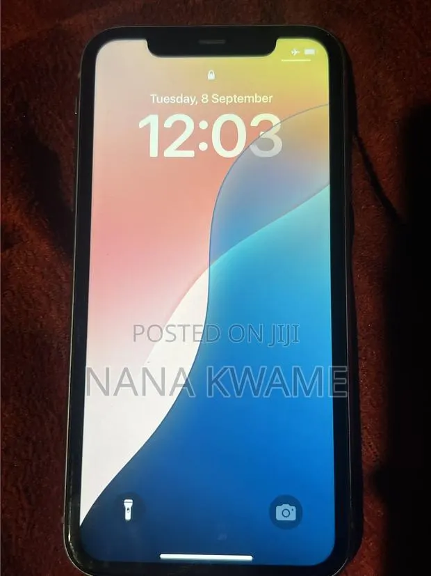 Apple iPhone 11 64 GB Purple · Photo 1