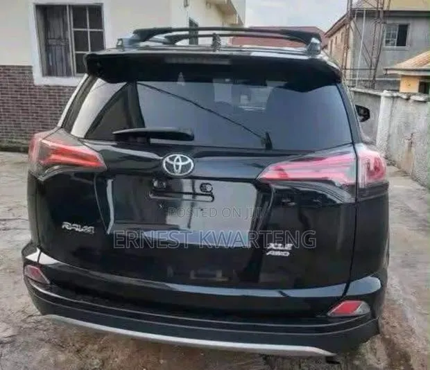 Toyota RAV4 XLE AWD (2.5L 4cyl 6A) 2017 Black · Photo 1