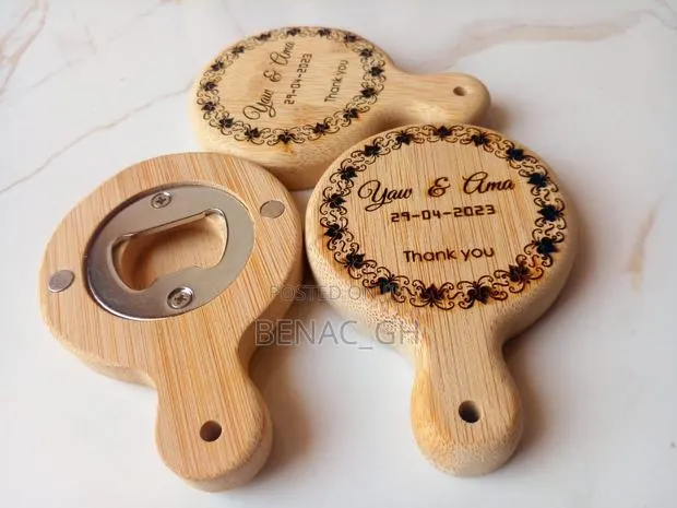 Wooden Magnetic Fridge Opener - Souvenir · Photo 1