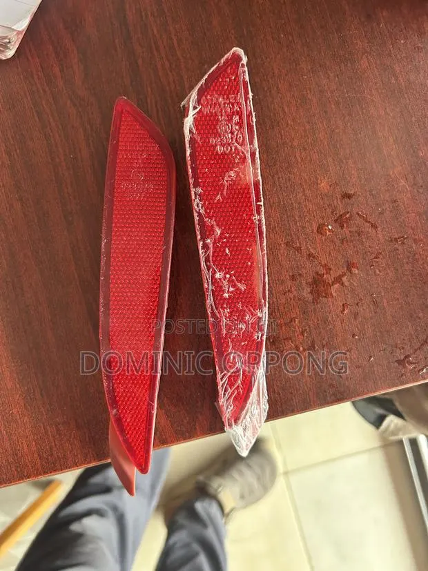 Mazda Cx Back Bumper Reflector Pair · Photo 1