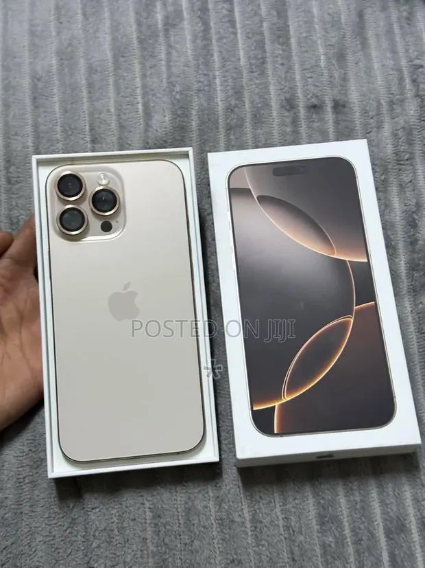 Apple iPhone 16 Pro Max 256 GB Gold · Photo 1