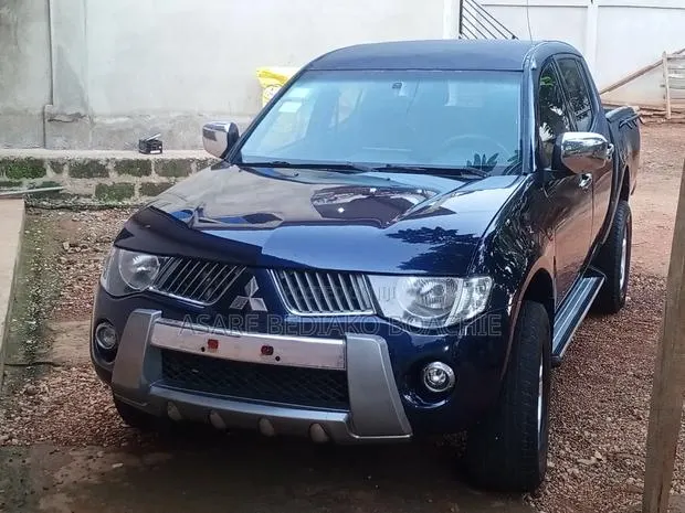 Mitsubishi L200 Double Cab 2.5 136hp 4WD 2014 Silver · Photo 1