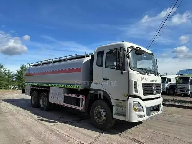 Chinese Used Oil Tank Truck · Photo 1