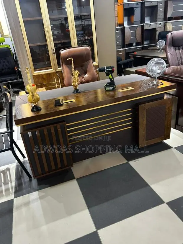 1.4m Executive Office Desk · Photo 1