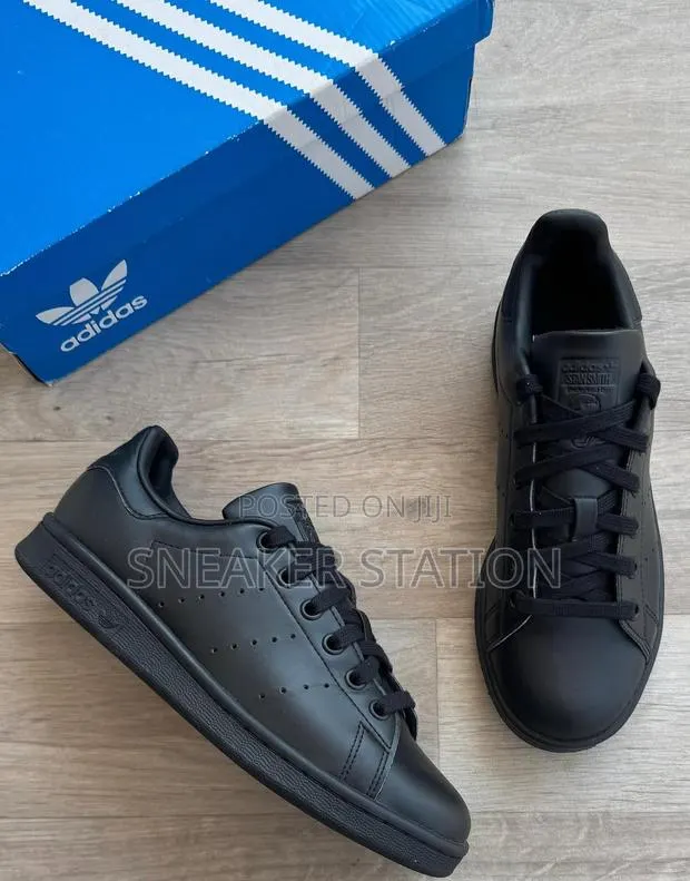 Adidas Stan Smith All Black · Photo 1