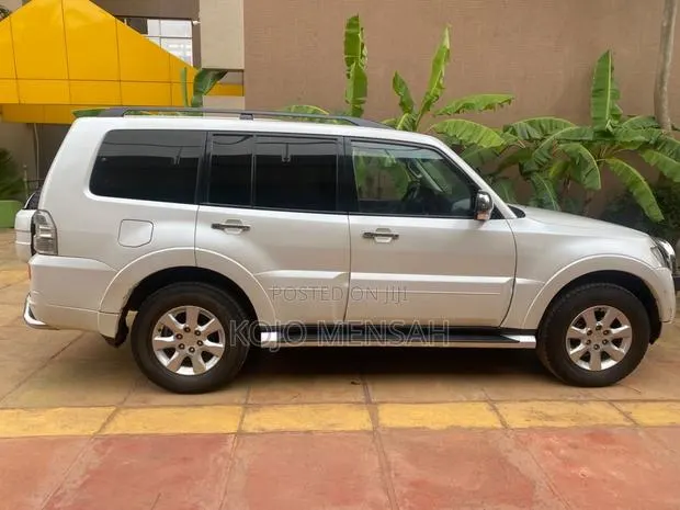 Mitsubishi Pajero V80 3.2 DI-D 2014 White · Photo 1