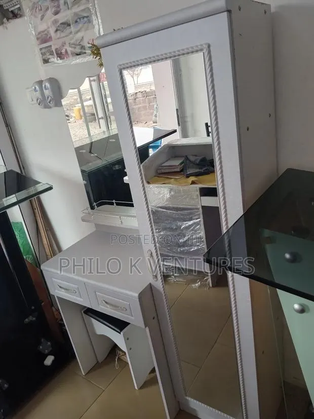 Single Door Wardrobe With Dressing Mirror · Photo 1