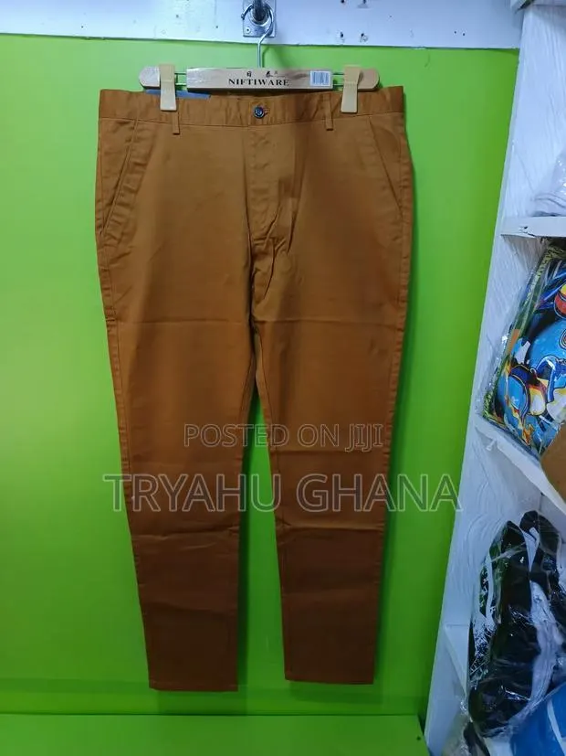 Khaki Trousers To Move Freely · Photo 1