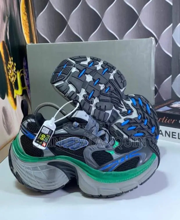 Balenciaga 10xl · Photo 1