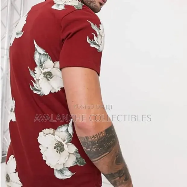Red Tag Relaxed Club T · Photo 1