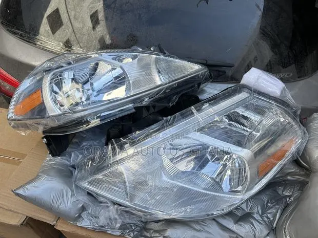 Nissan Versa /Almera/Sunny Headlight 2006 2007 2008 2009 2010 2011 · Photo 1