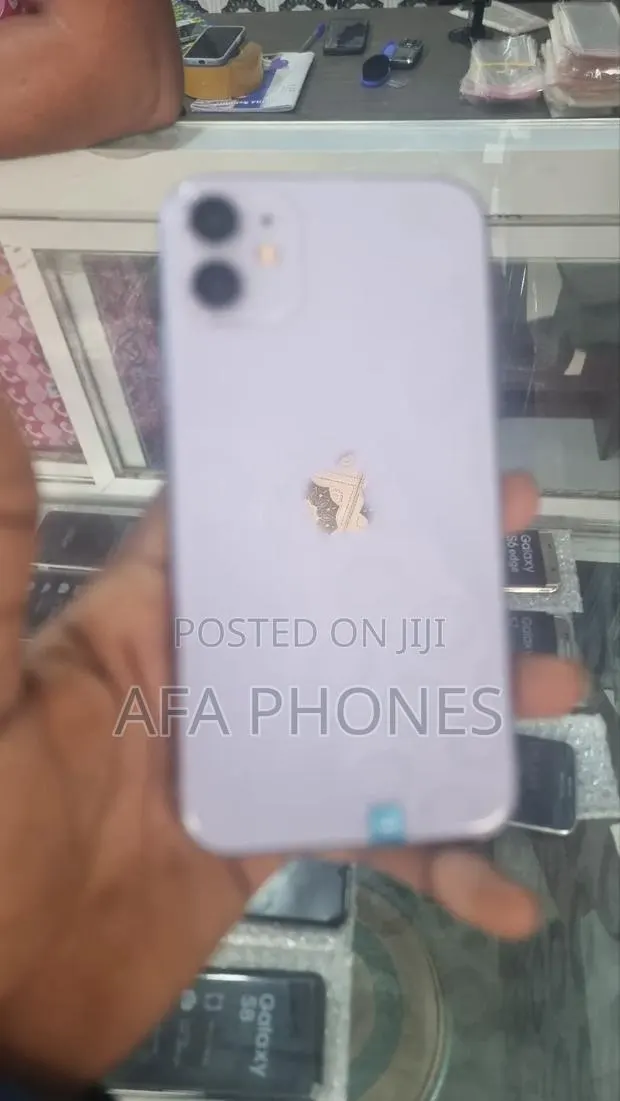 Apple iPhone 11 128 GB Green · Photo 1